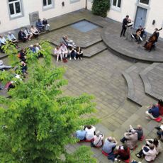Astor Trio im Innenhof des Franziskanerklosters